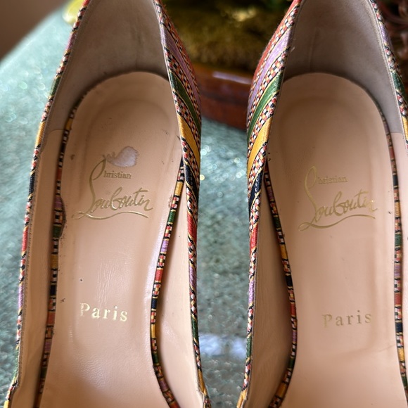 BEAUTIFUL CHRISTIAN LOUBOUTIN SILK FABRIC STILETTOS, 39.  GUC - Picture 11 of 11